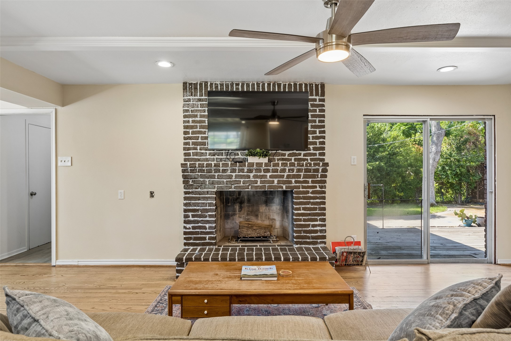 8049 Woodhue Road Dallas TX 75228