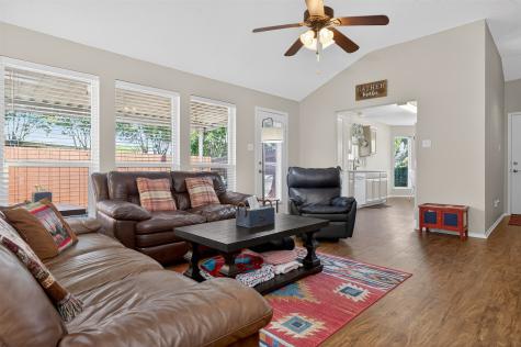 5700 Alicante Drive Arlington TX 76017