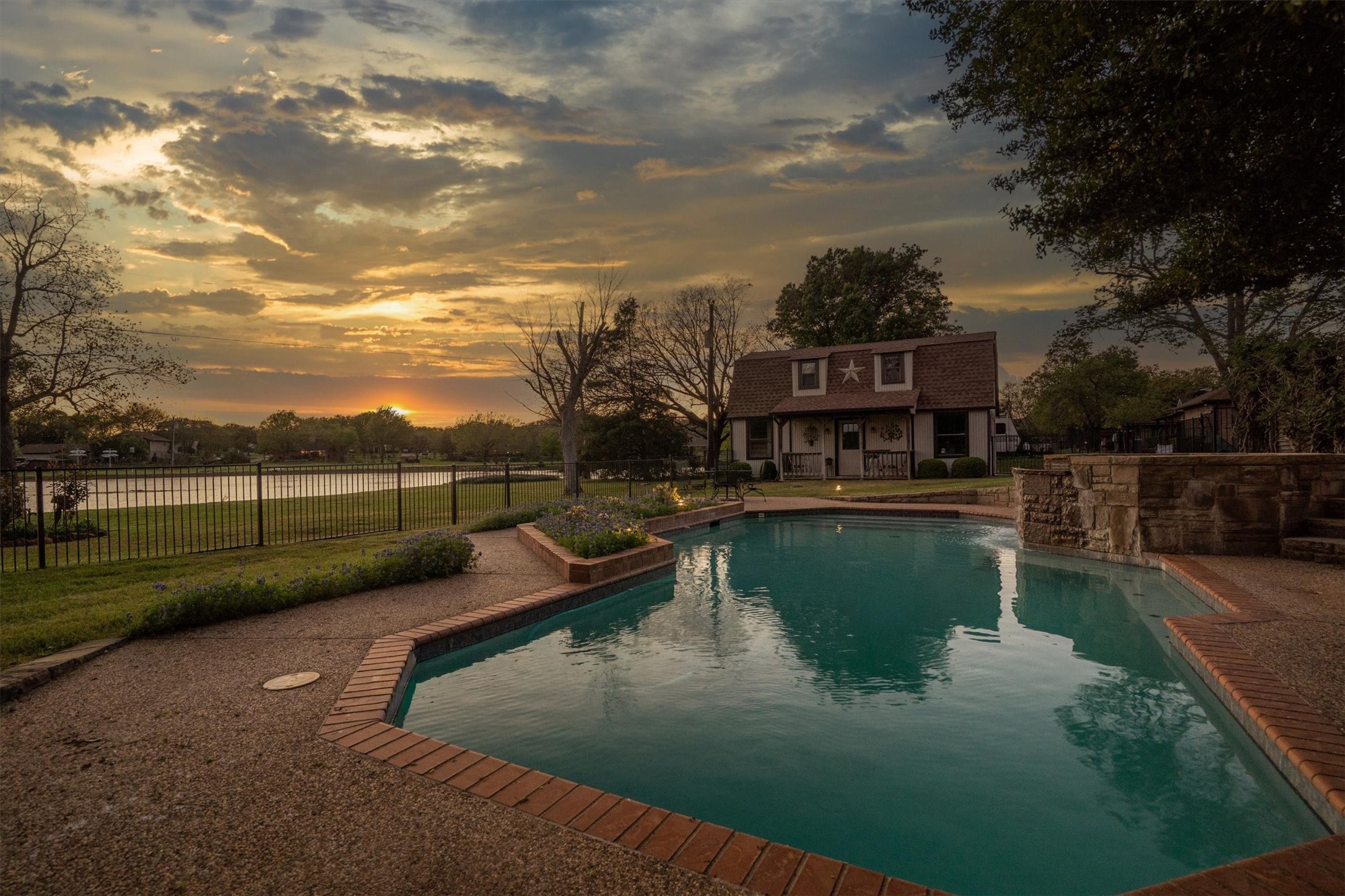 210 N Forest Lane Double Oak TX 75077