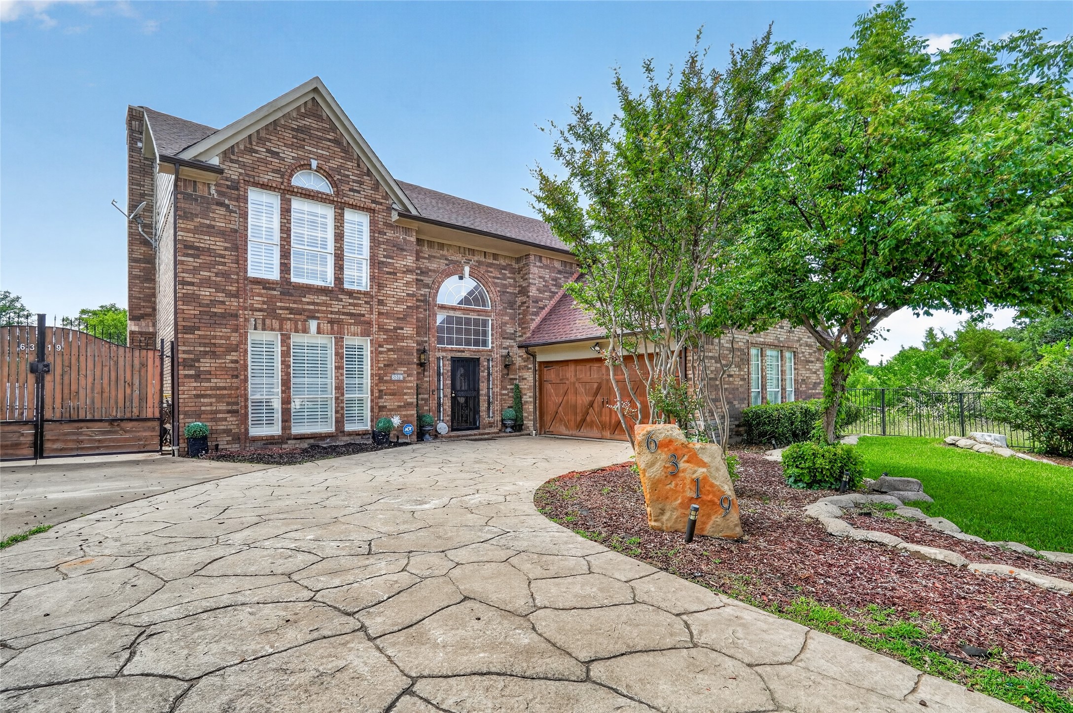 6319 Lake Bluff Drive Dallas TX 75249
