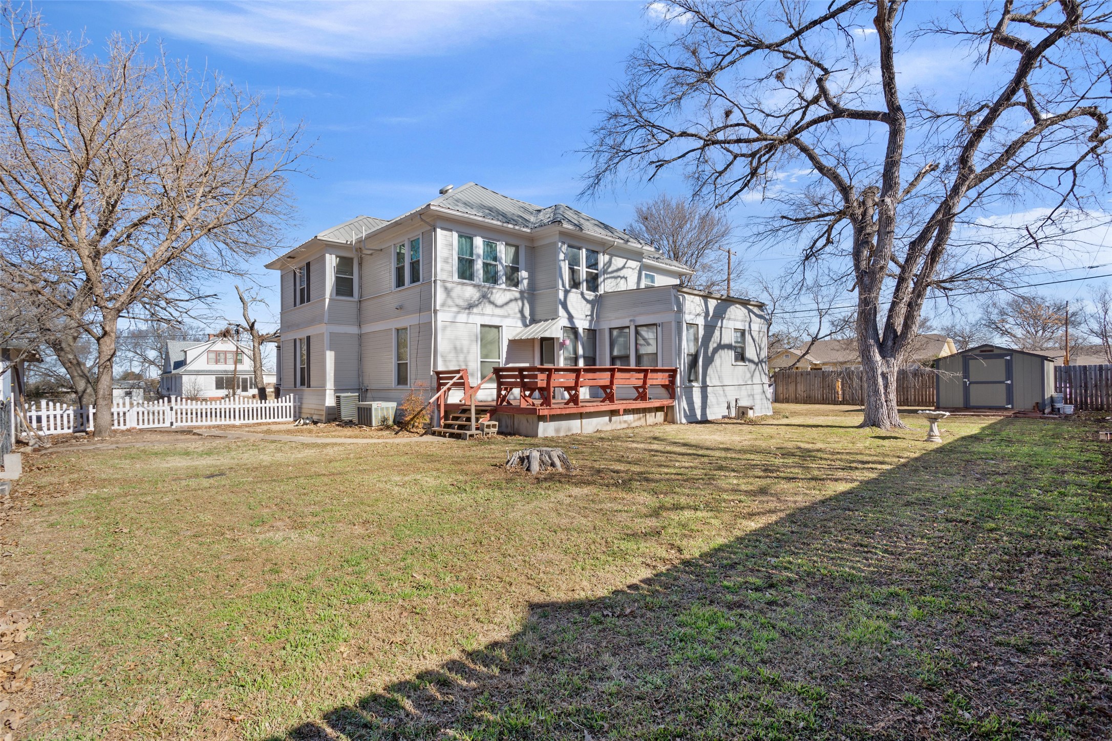 900 W 6th Street Mcgregor TX 76657