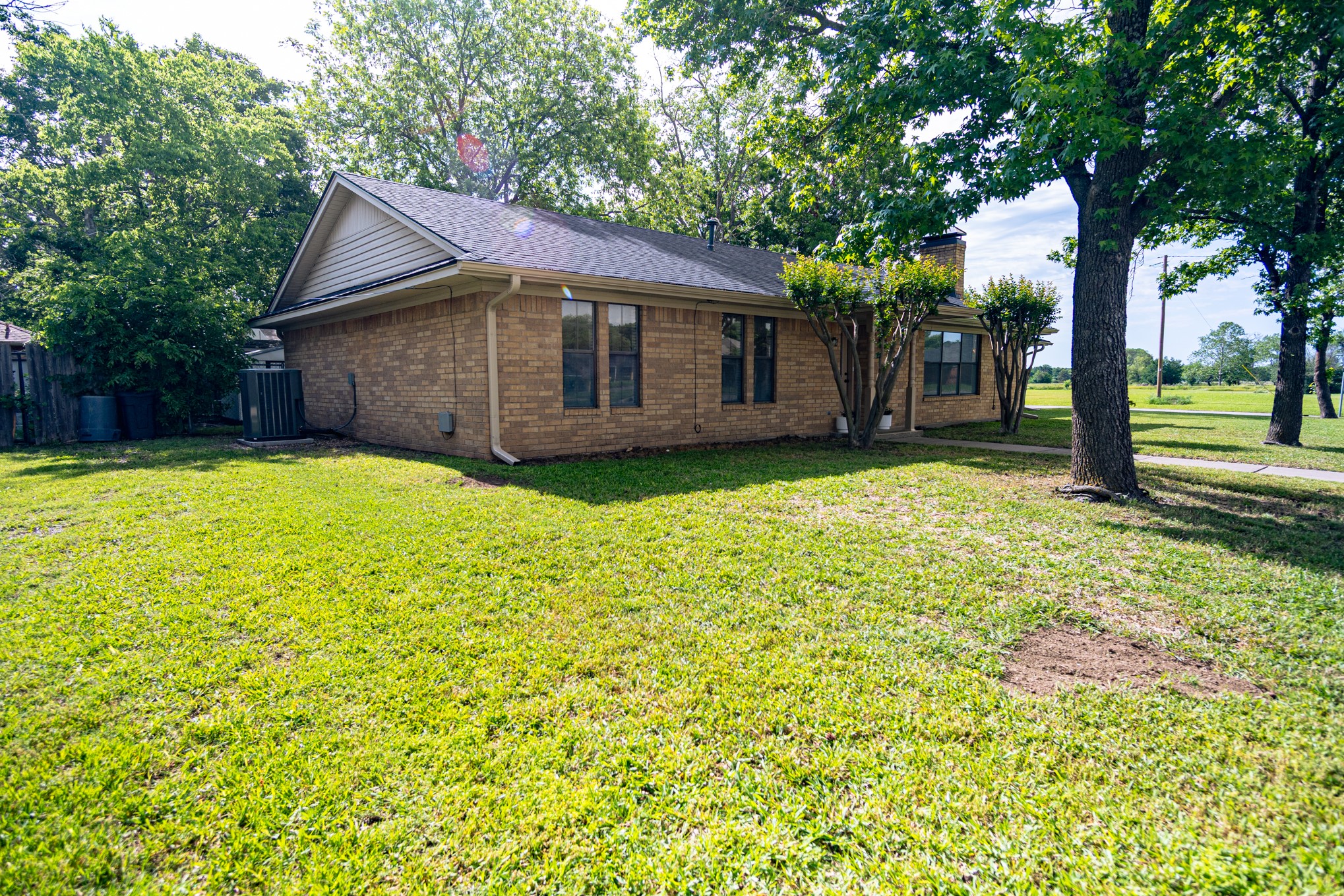 2100 Albert Broadfoot Bonham TX 75418