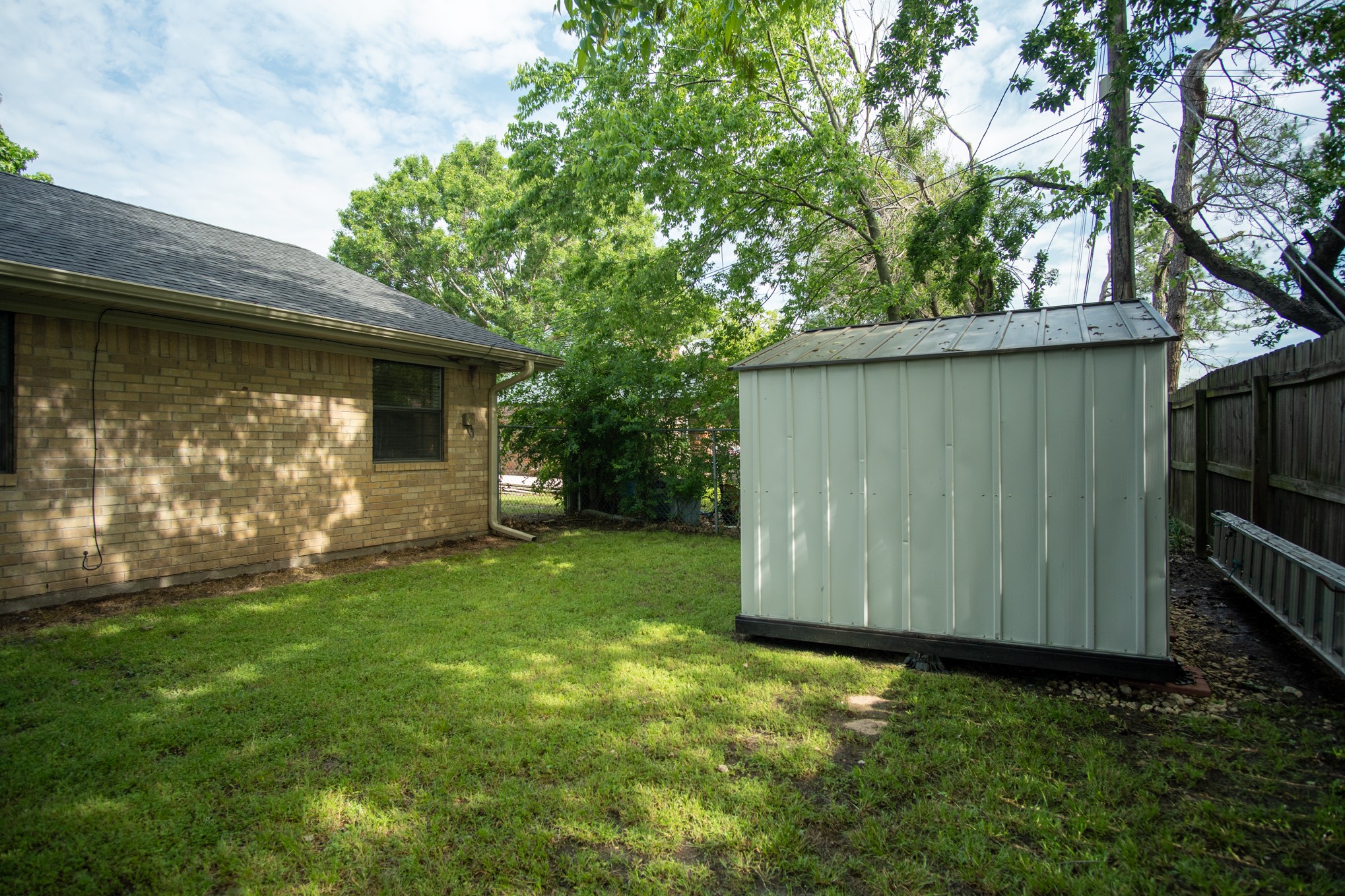 2100 Albert Broadfoot Bonham TX 75418