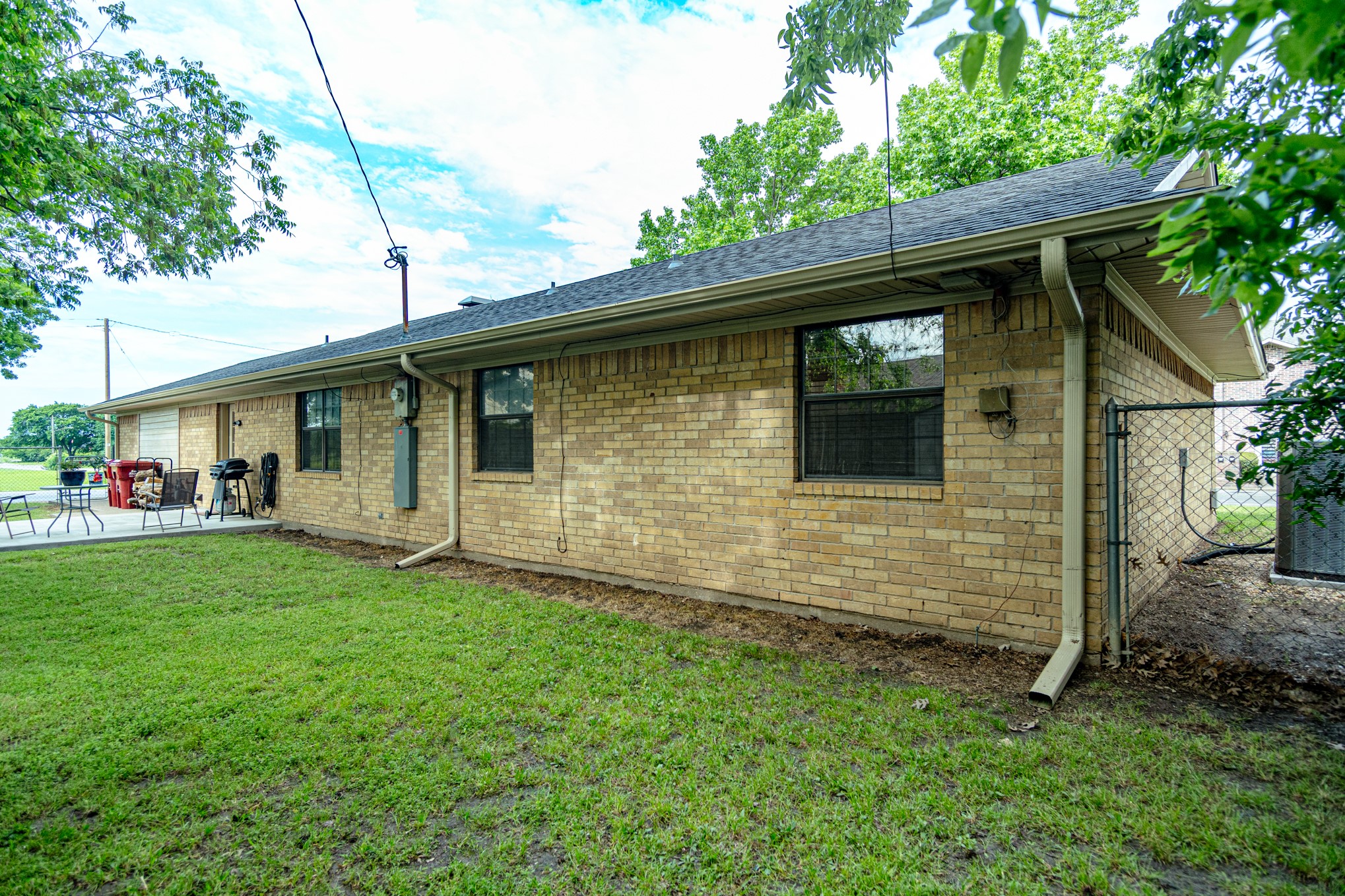 2100 Albert Broadfoot Bonham TX 75418