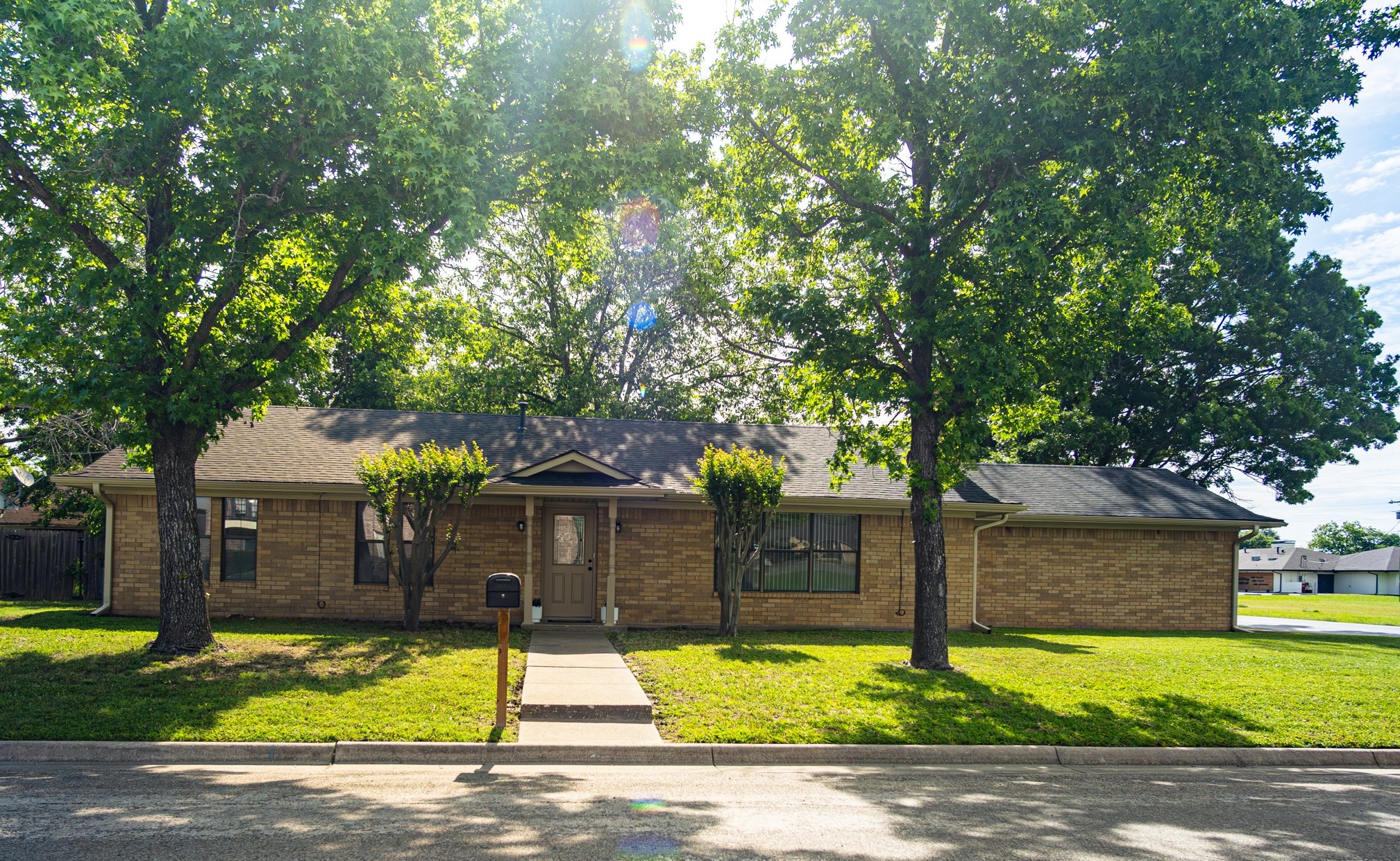 2100 Albert Broadfoot Bonham TX 75418