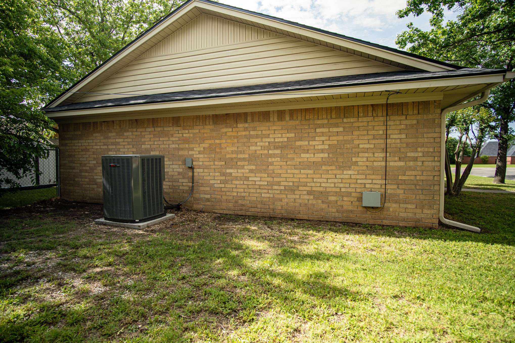 2100 Albert Broadfoot Bonham TX 75418