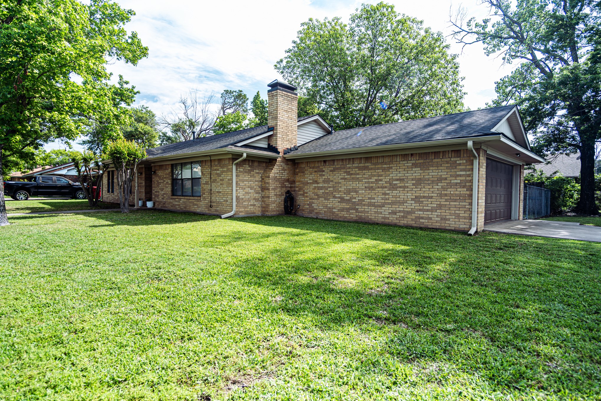 2100 Albert Broadfoot Bonham TX 75418