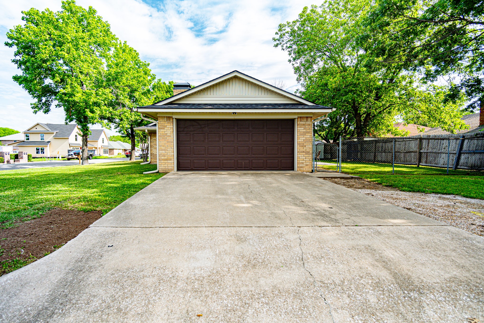 2100 Albert Broadfoot Bonham TX 75418