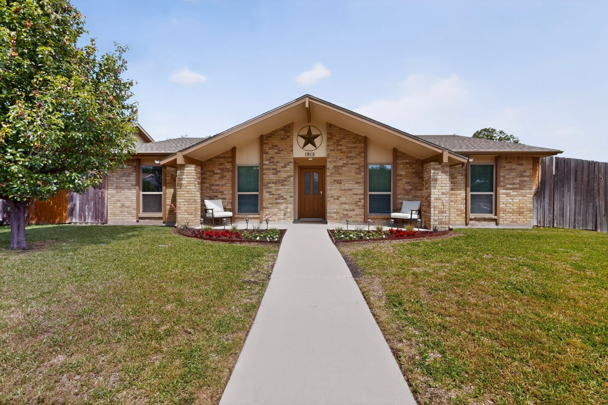 1915 Glenrose Lane Carrollton TX 75007