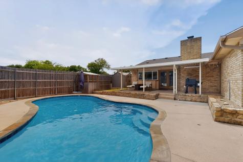 1915 Glenrose Lane Carrollton TX 75007