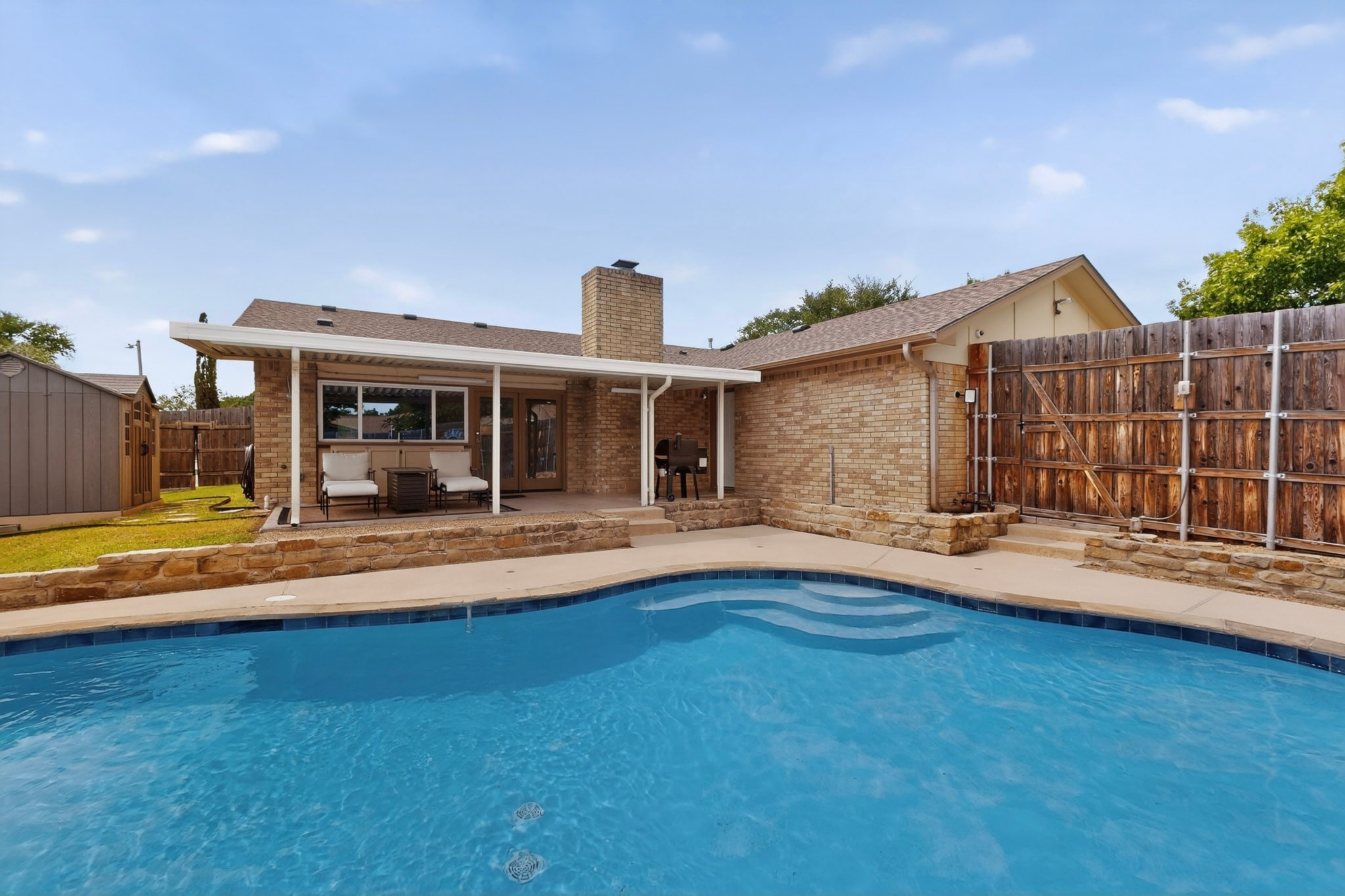 1915 Glenrose Lane Carrollton TX 75007