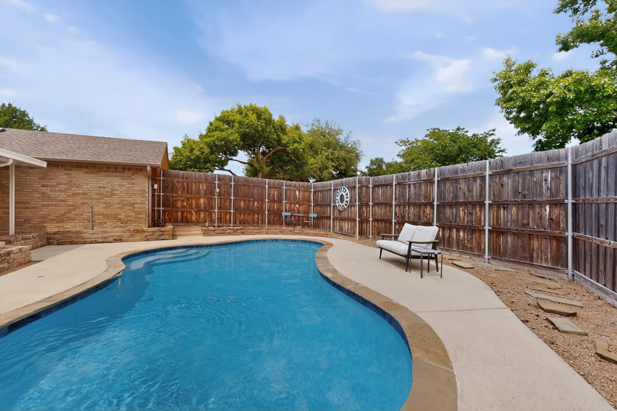 1915 Glenrose Lane Carrollton TX 75007