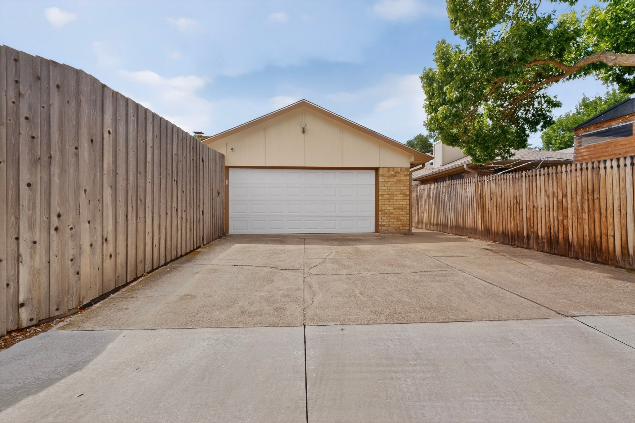 1915 Glenrose Lane Carrollton TX 75007