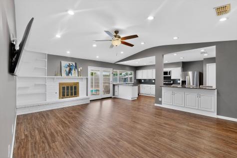 1915 Glenrose Lane Carrollton TX 75007