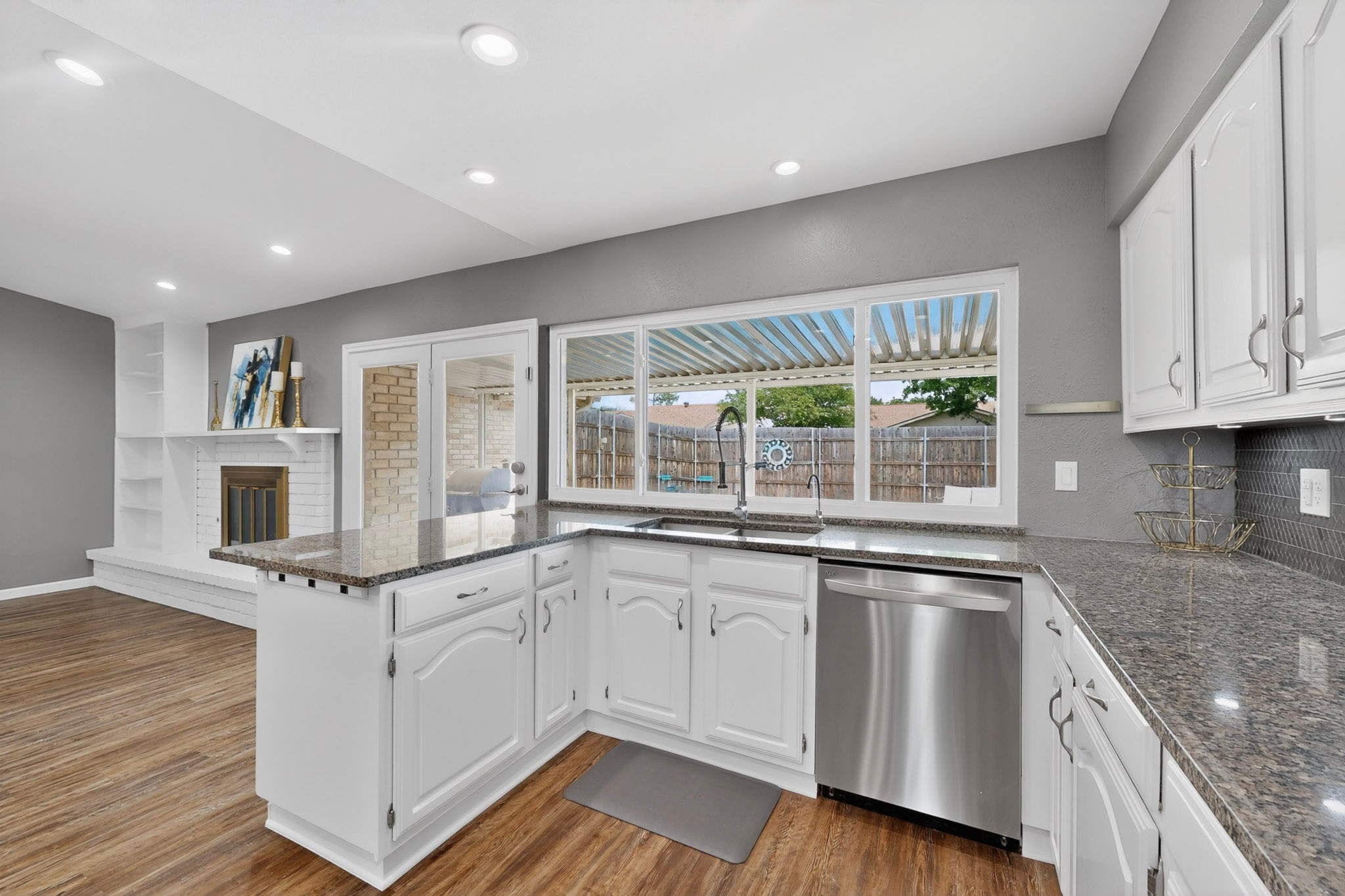 1915 Glenrose Lane Carrollton TX 75007