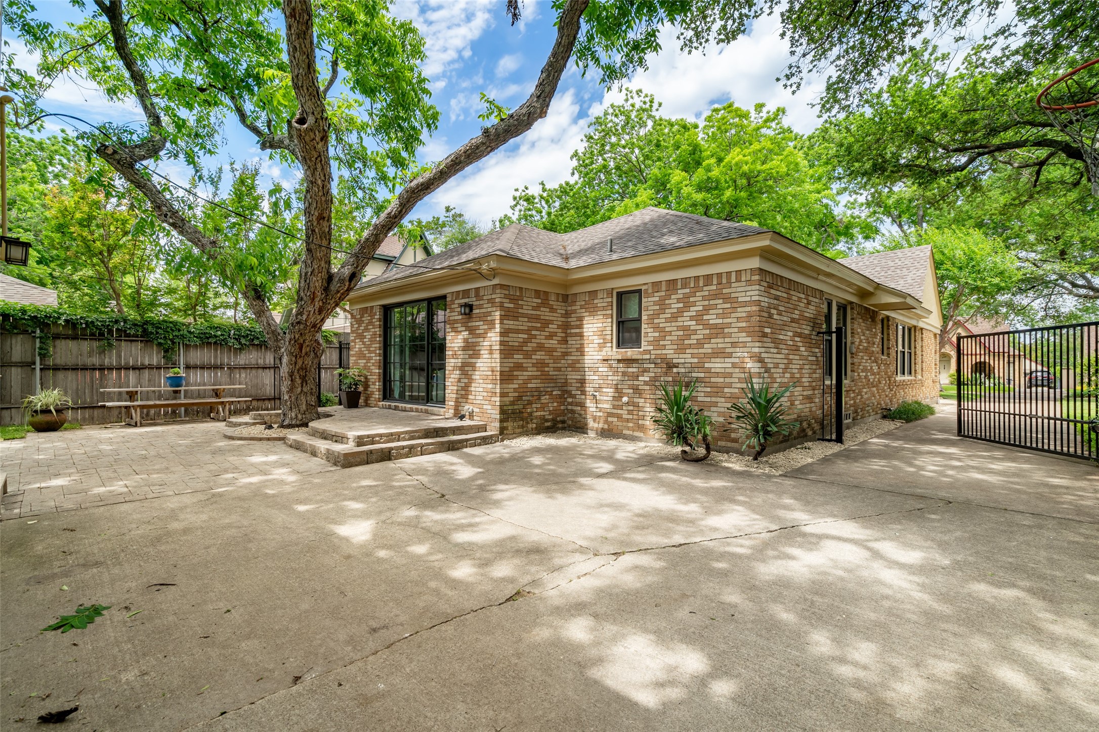 431 Monte Vista Drive Dallas TX 75223