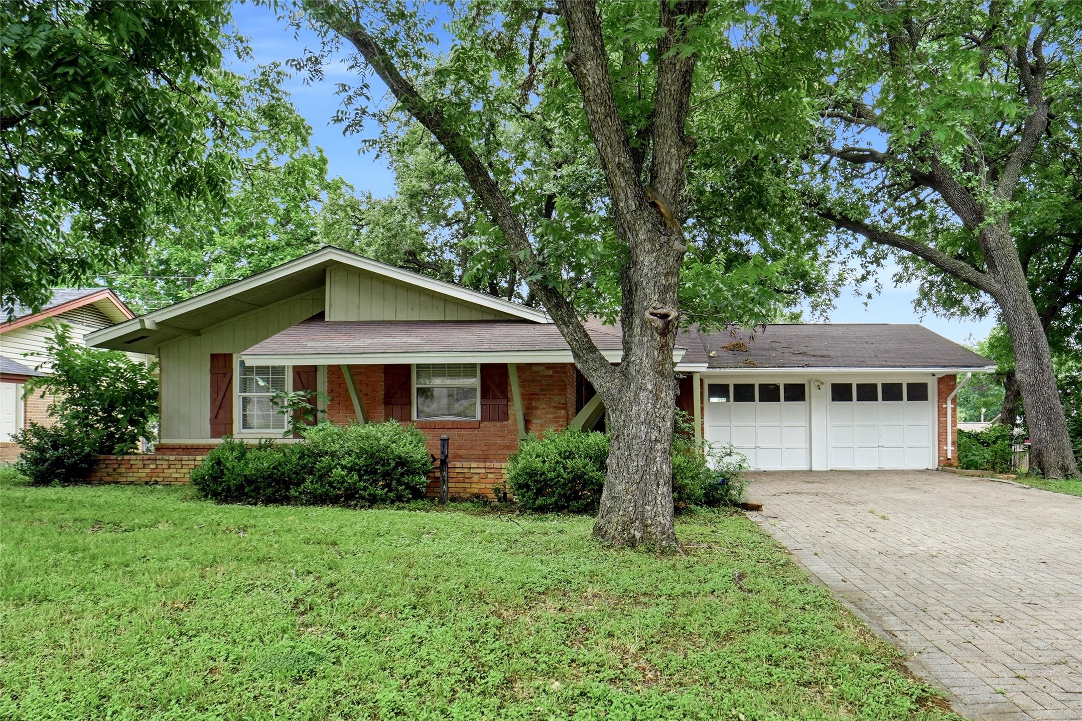 2222 Woodoak Drive Irving TX 75060