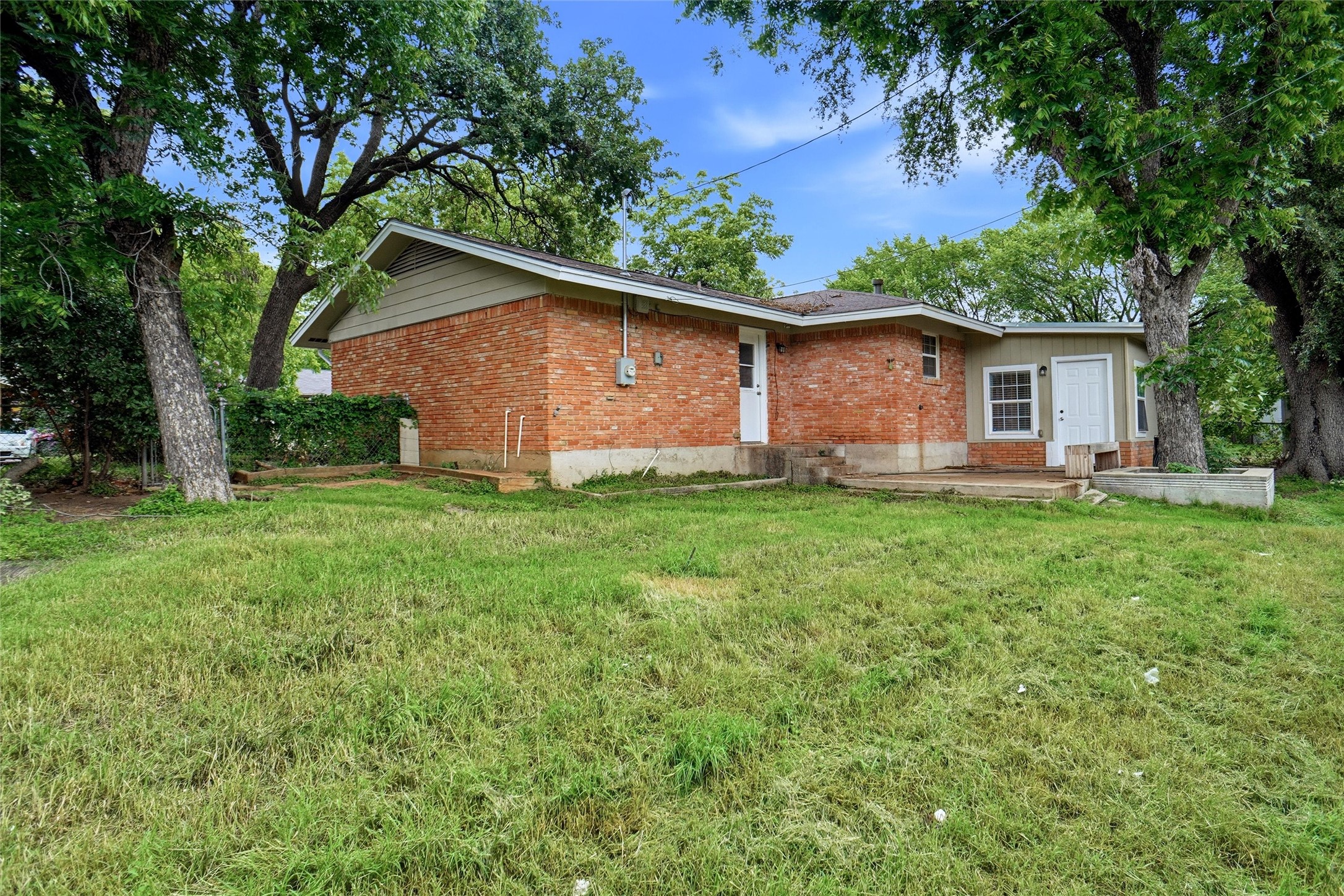 2222 Woodoak Drive Irving TX 75060