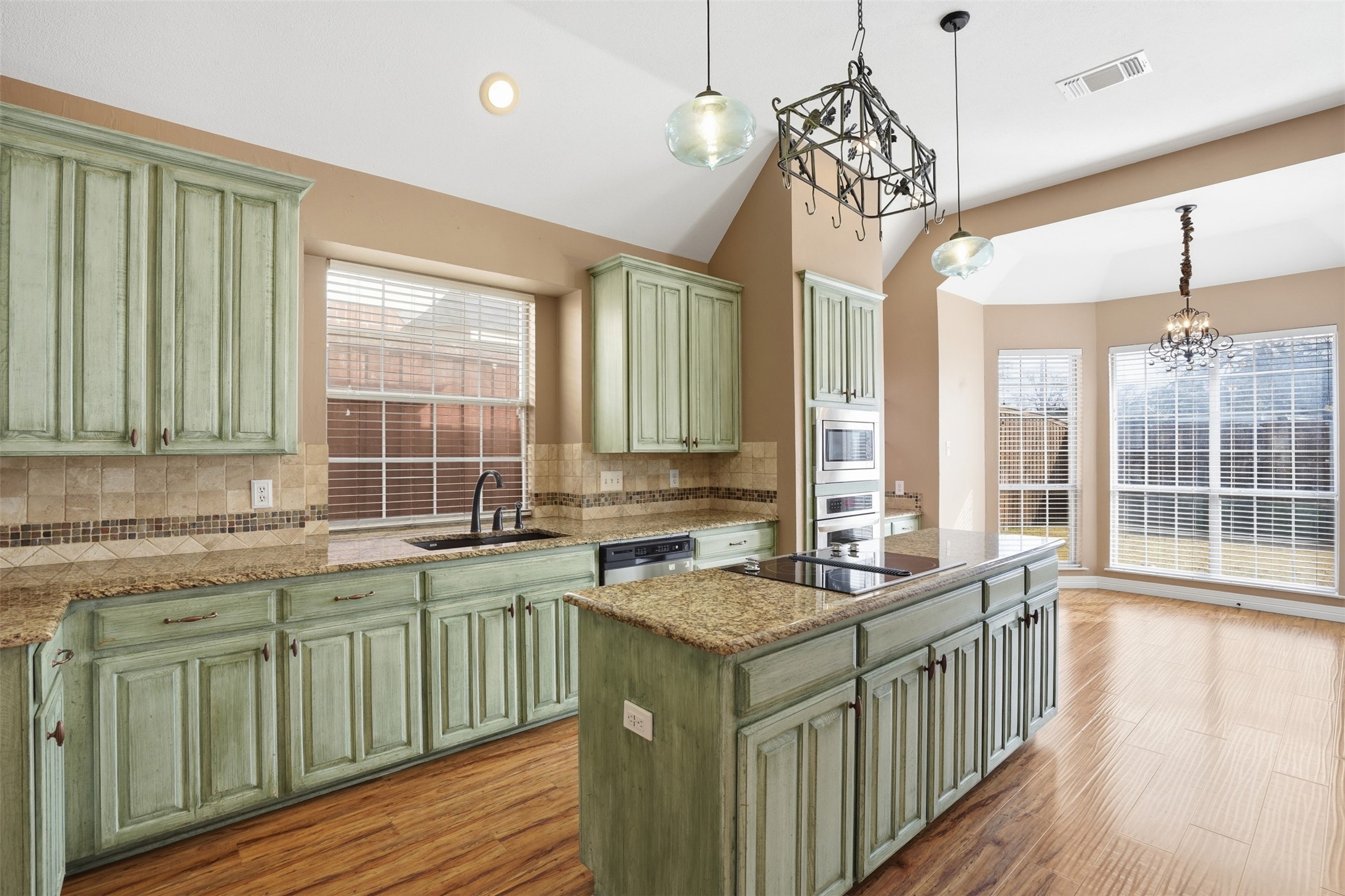 2221 Templeton Drive Arlington TX 76006