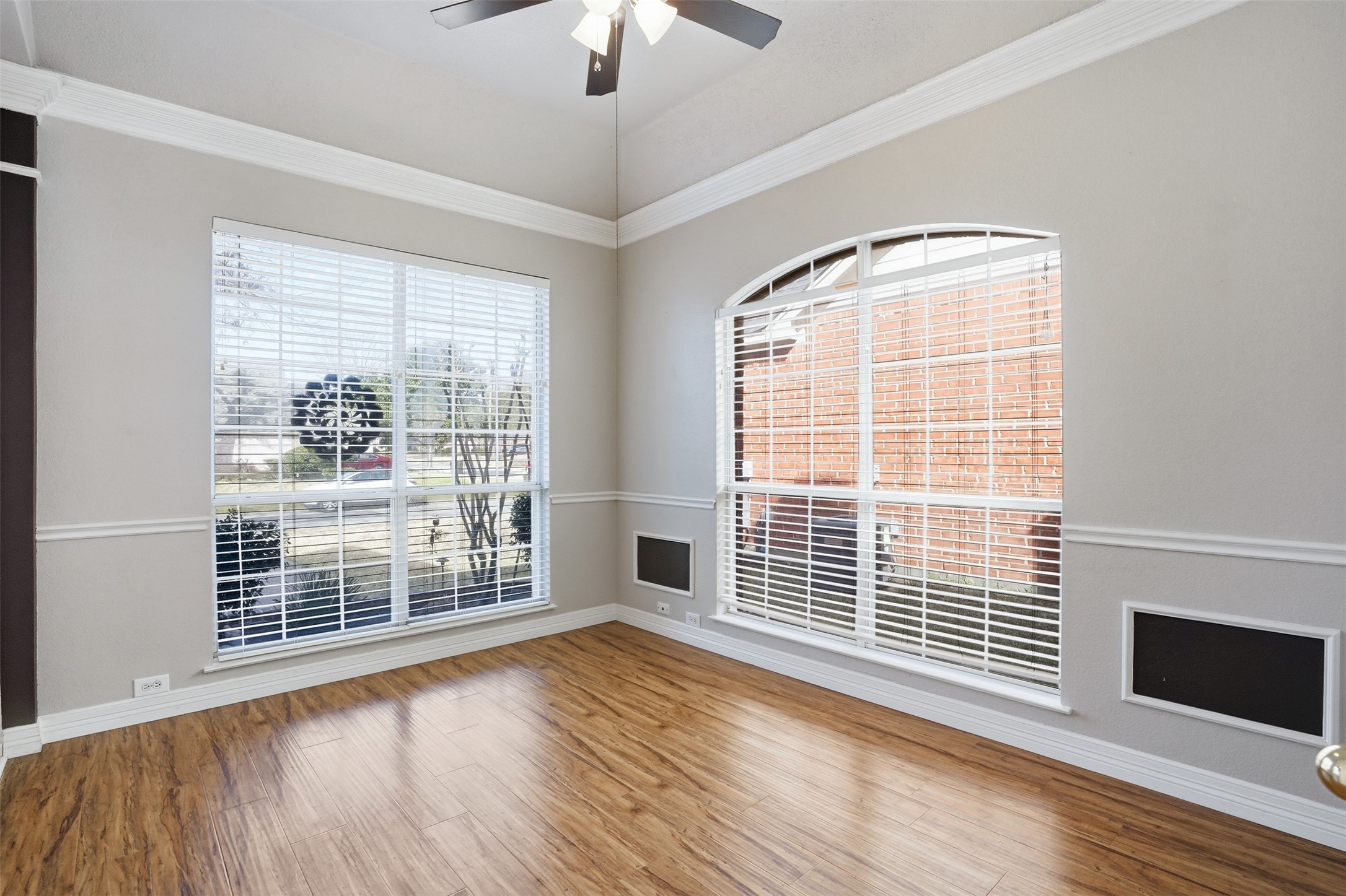 2221 Templeton Drive Arlington TX 76006