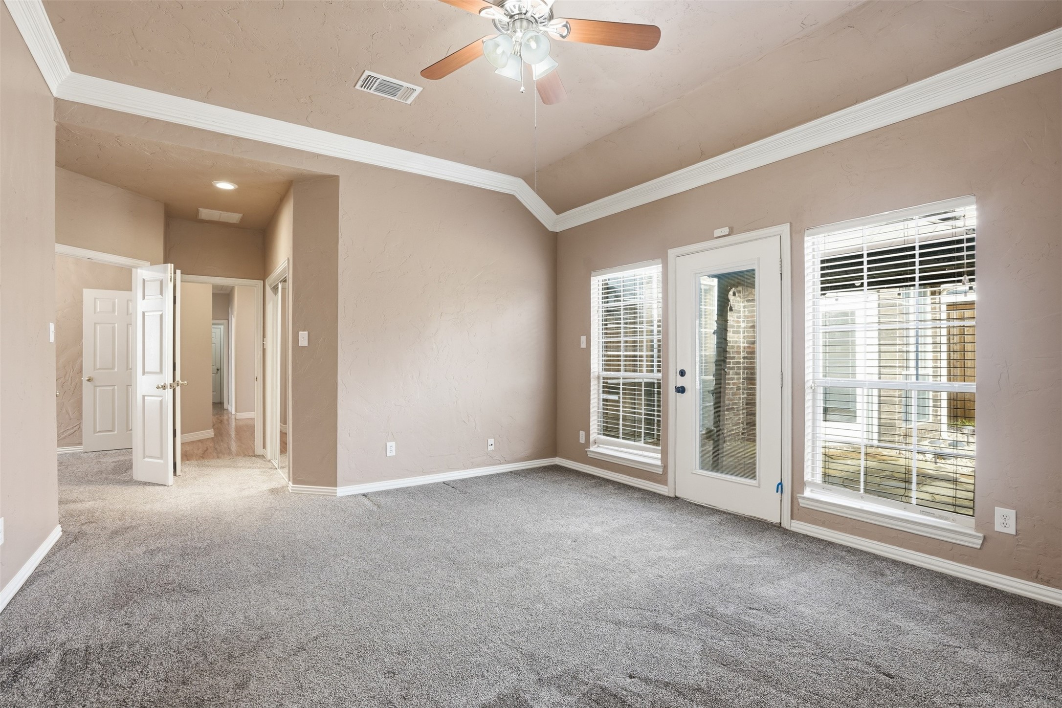 2221 Templeton Drive Arlington TX 76006