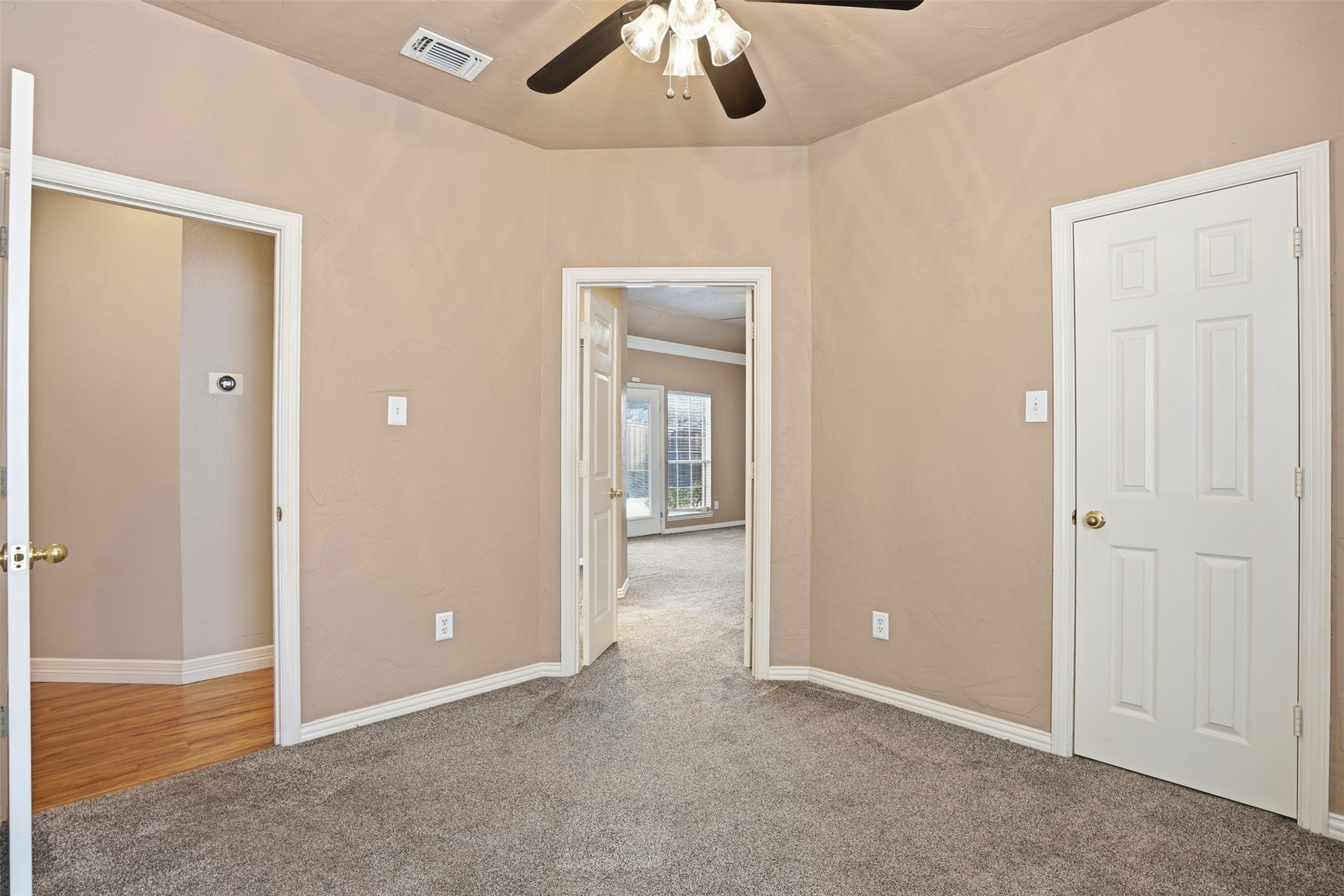2221 Templeton Drive Arlington TX 76006