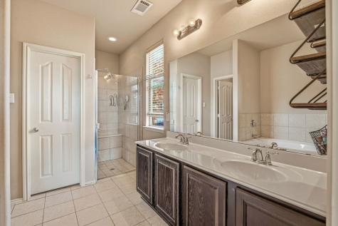 409 Crown Oaks Drive Fort Worth TX 76131