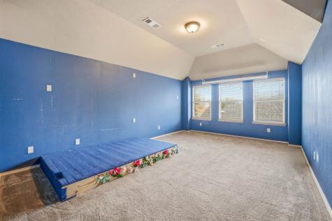 409 Crown Oaks Drive Fort Worth TX 76131