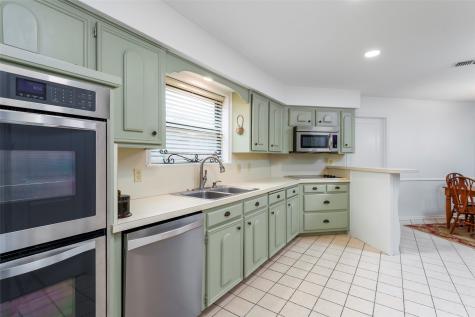 2405 Perryland Drive Arlington TX 76013