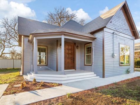 741 N Robinson Street Cleburne TX 76031