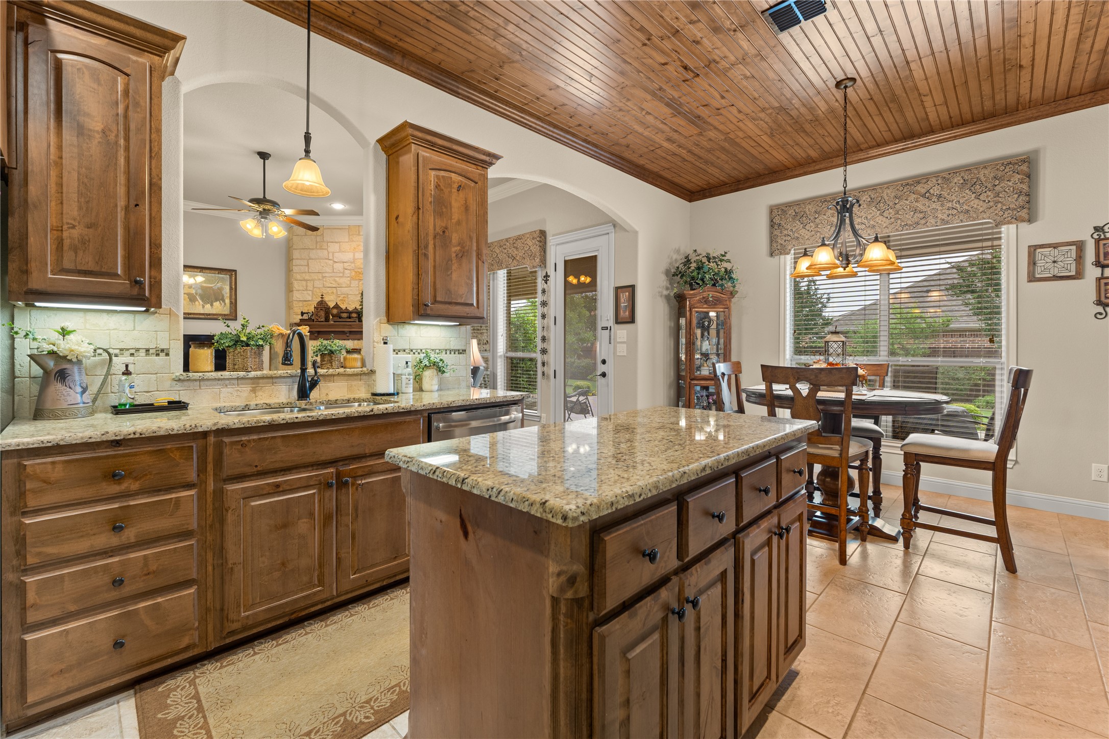 283 Briarleaf Circle Hewitt TX 76643