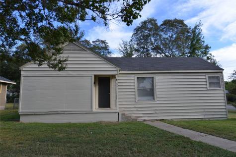 611 W Lake Street Ennis TX 75119