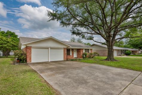1210 Hillside Drive Gainesville TX 76240