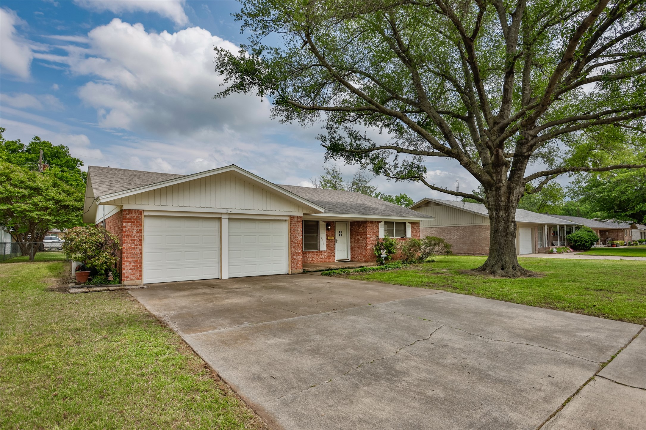 1210 Hillside Drive Gainesville TX 76240