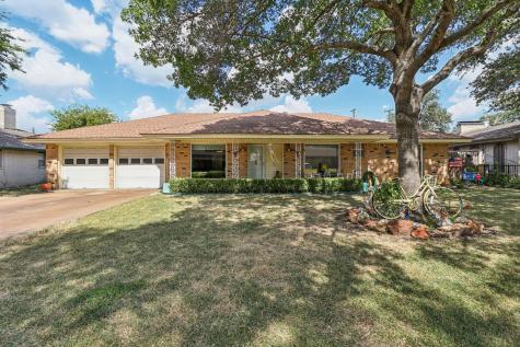 2105 Briarwood Boulevard Arlington TX 76013