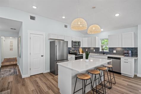 712 W Lake Drive Weatherford TX 76087