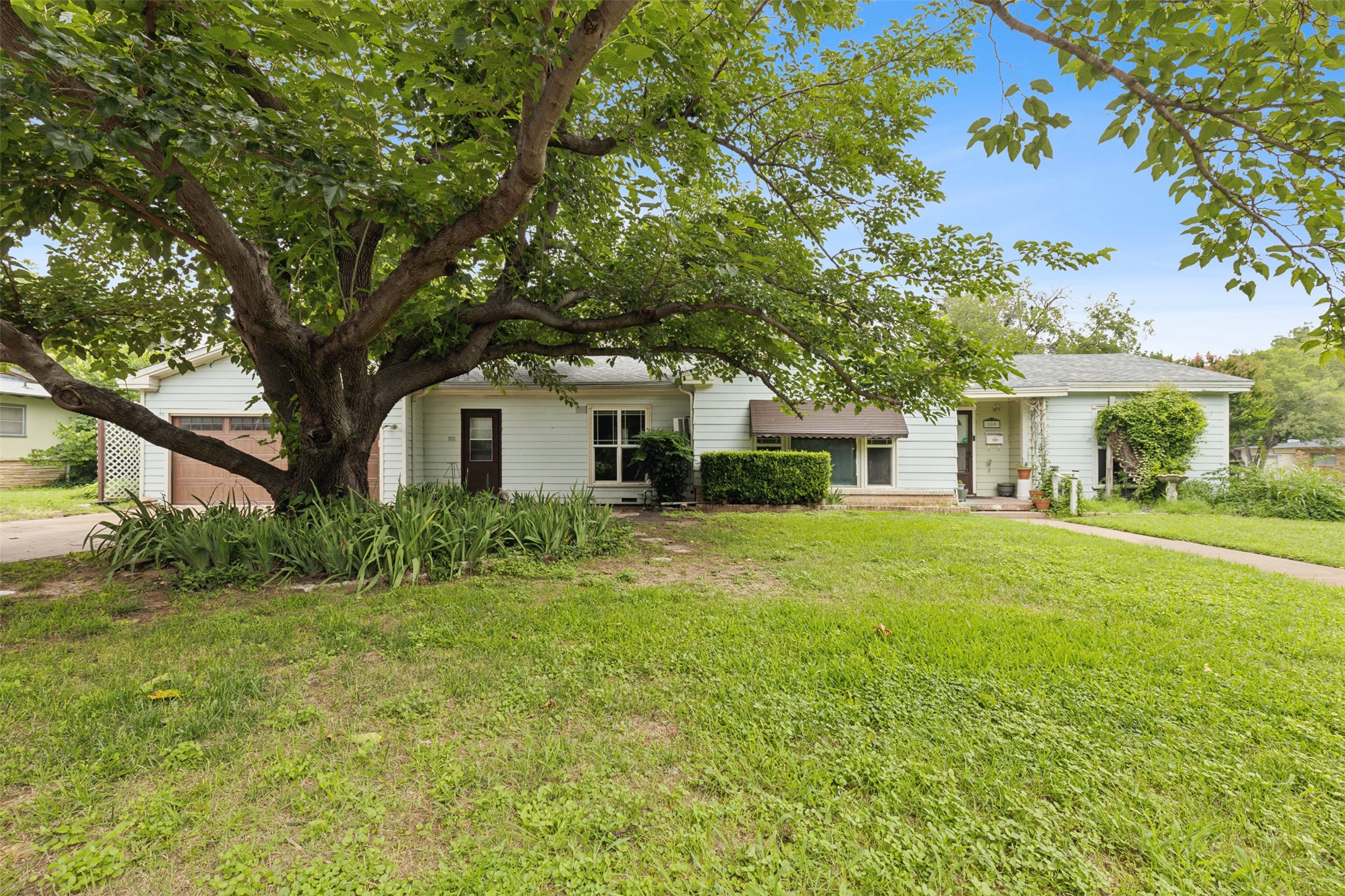 800 Elizabeth Boulevard Granbury TX 76048