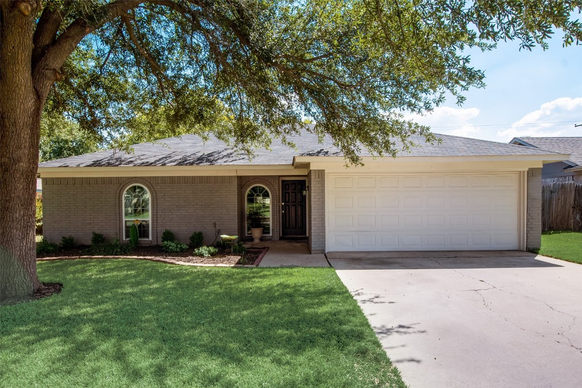 1516 Tobie Layne Street Benbrook TX 76126