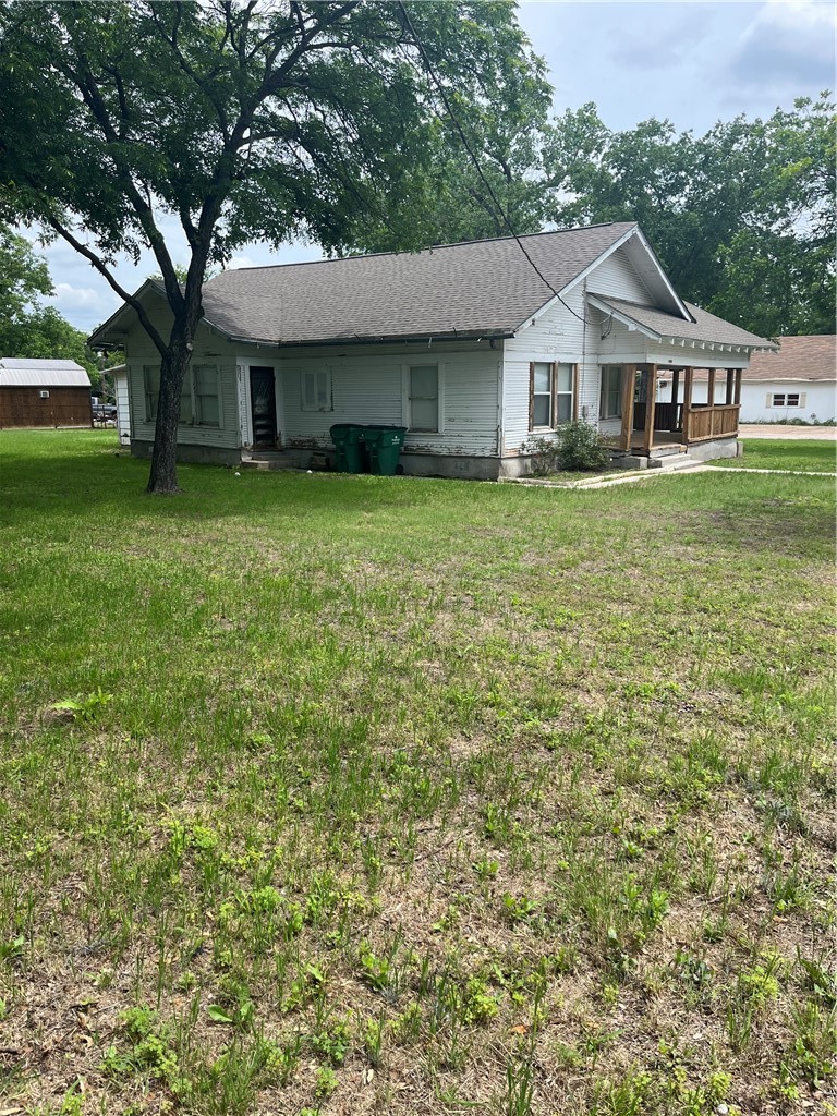 1303 W 11th Street Clifton TX 76634