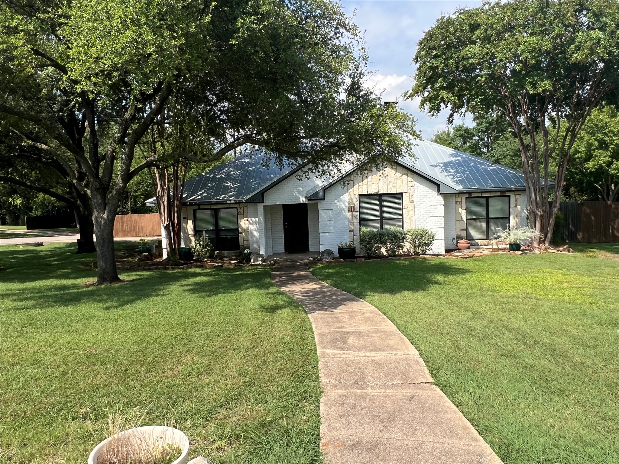 6201 Baymar Lane Dallas TX 75252