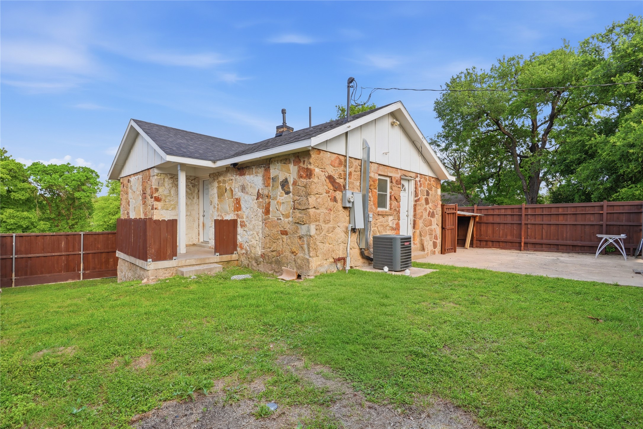 1831 Alabama Avenue Dallas TX 75216