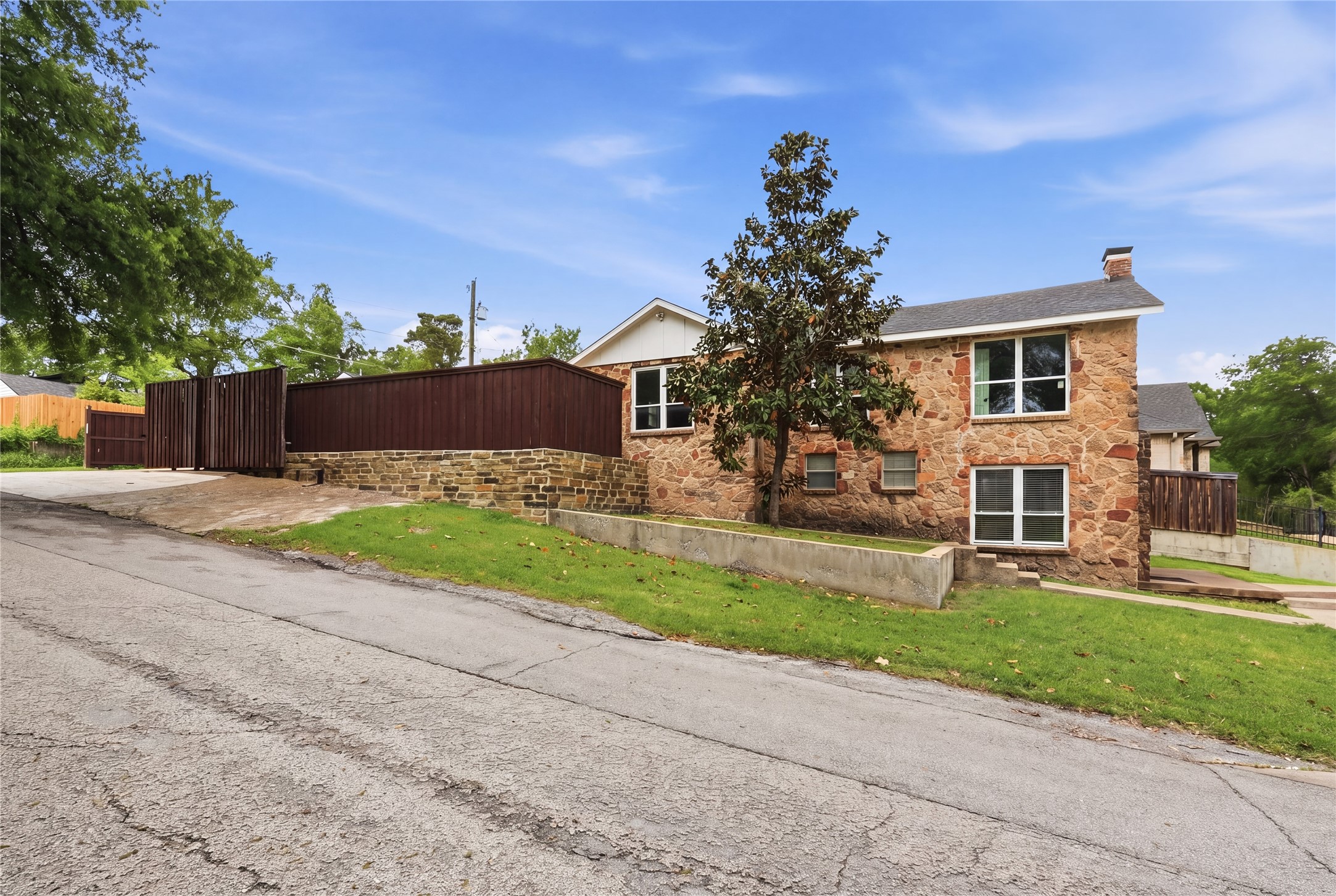 1831 Alabama Avenue Dallas TX 75216