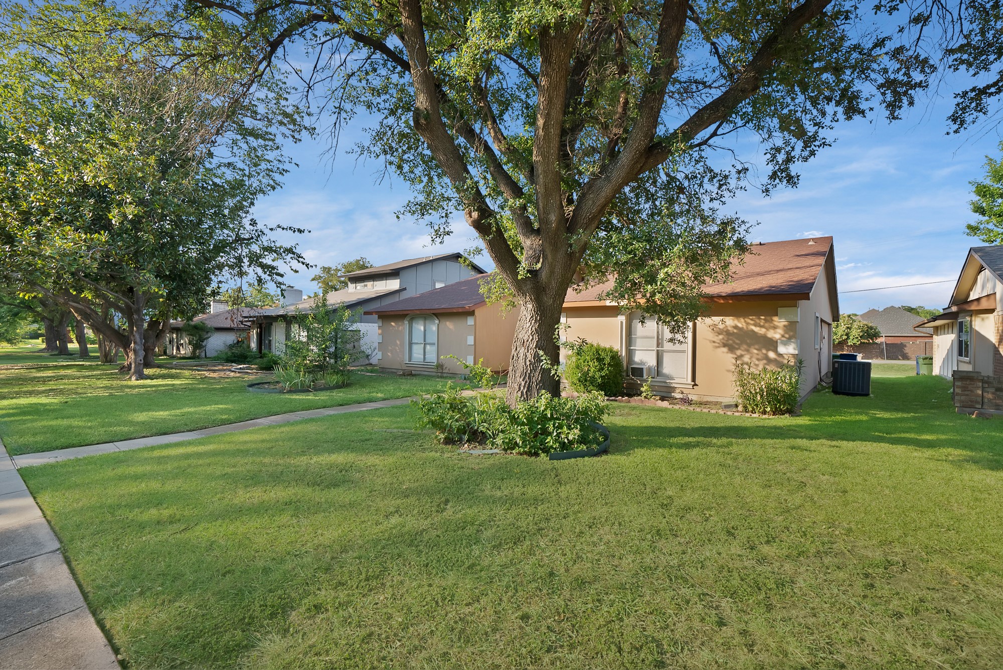 2913 Green Oaks Drive Garland TX 75040