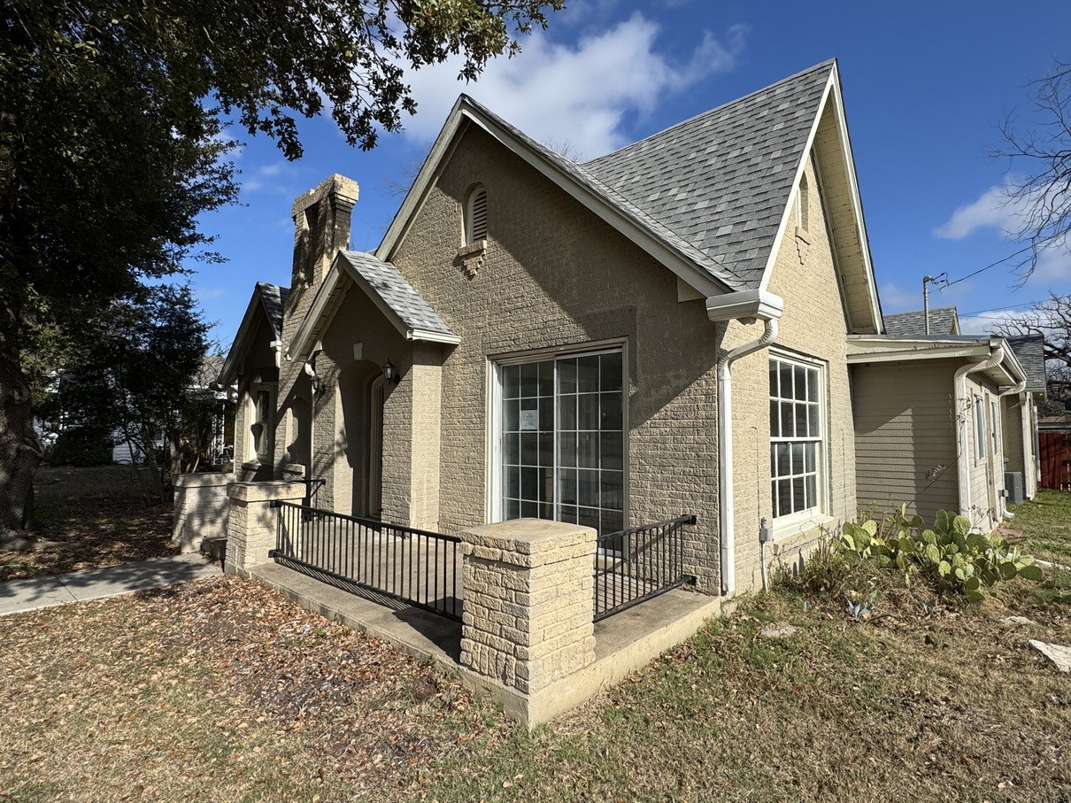 805 Prairie Avenue Cleburne TX 76033