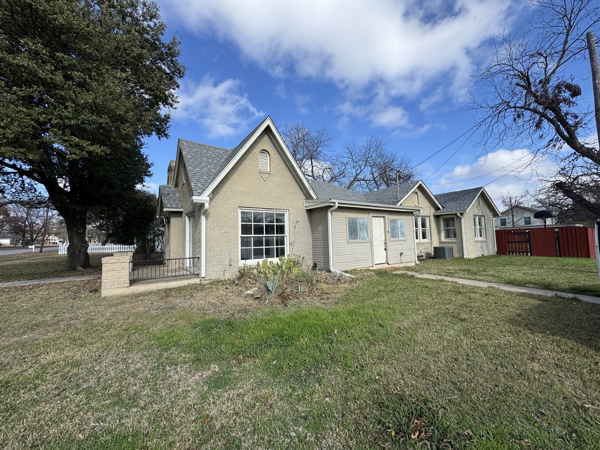 805 Prairie Avenue Cleburne TX 76033