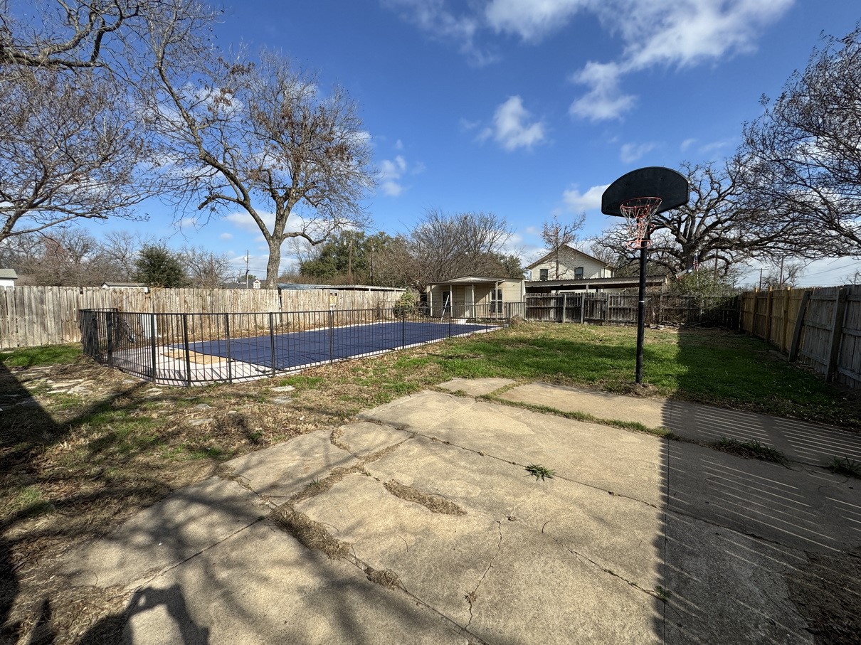 805 Prairie Avenue Cleburne TX 76033