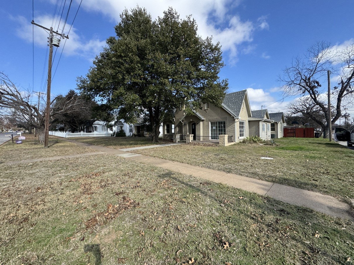 805 Prairie Avenue Cleburne TX 76033