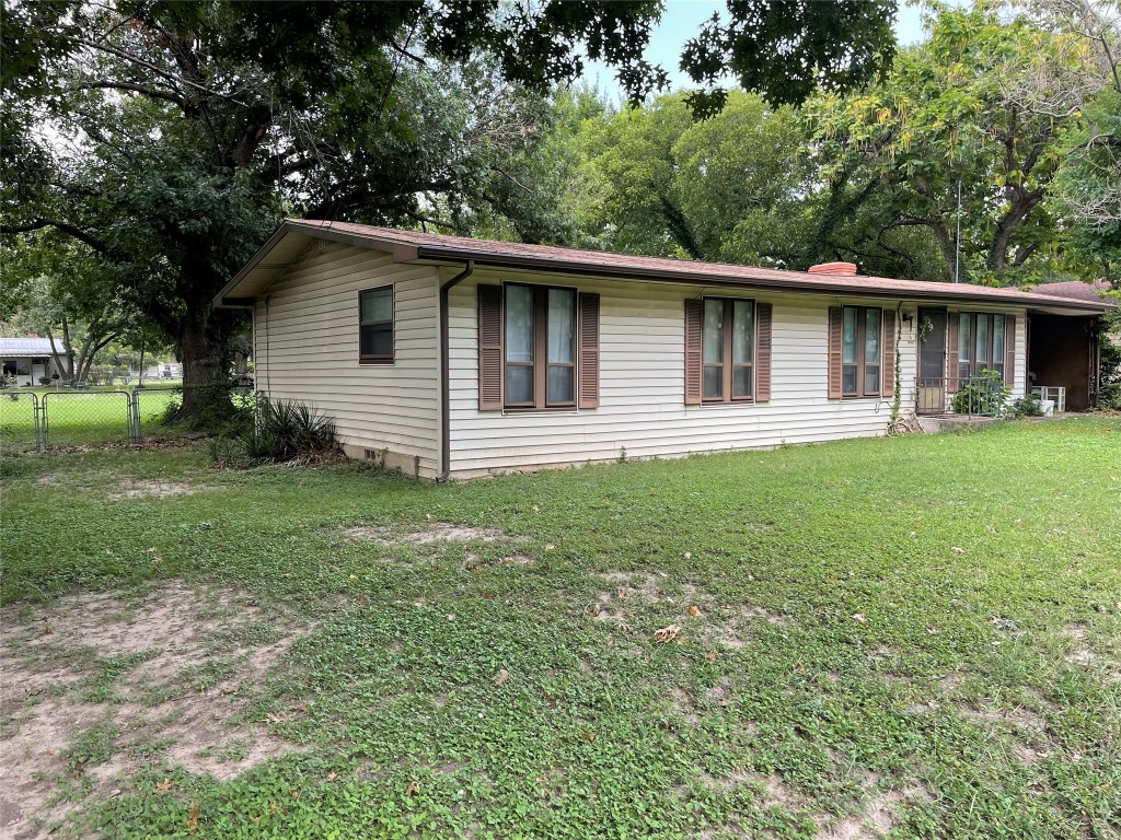 216 E College Avenue Corsicana TX 75110