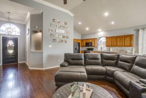 1209 Spanish Moss Drive Burleson TX 76028