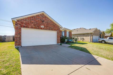 1209 Spanish Moss Drive Burleson TX 76028